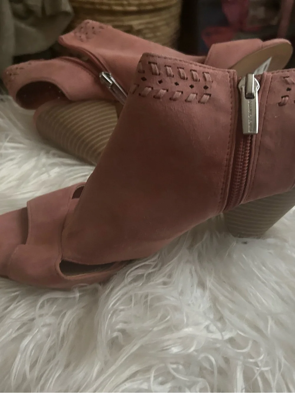 Vince Camuto Mauve Pink Suede Lace-Up Wedge Sandals  Size 8